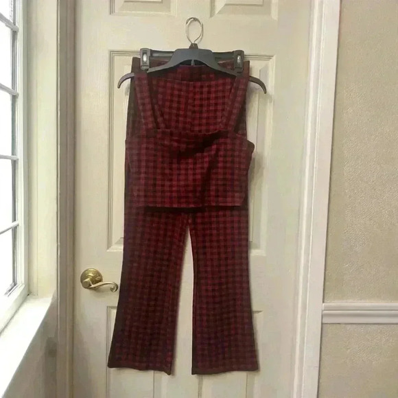 Women’s 2 piece gingham cropped top and flare pant set. Size M. - Picture 3 of 10